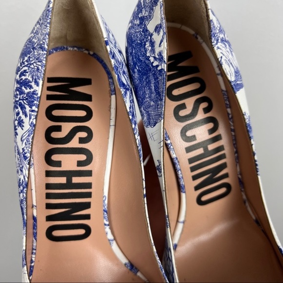 Moschino Toile de Jouy Printed Leather M Accent Pumps - Picture 3 of 12